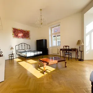 Center Of 369 Apartment Prague